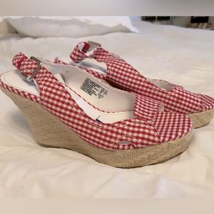 Gingham wedge